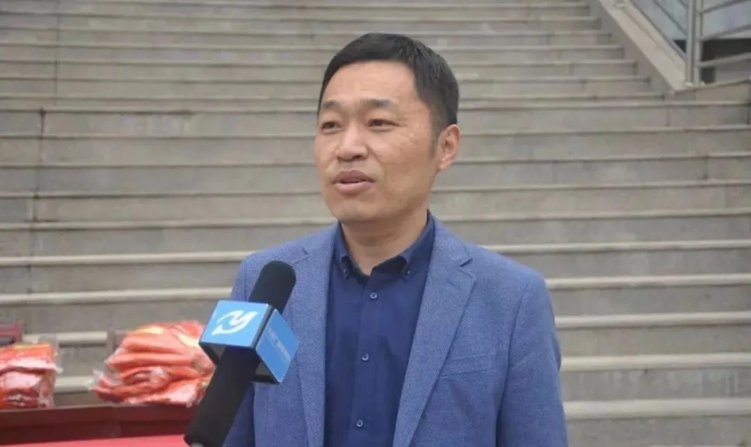 愛心傳遞 溫情捐贈—長田實業(yè)向環(huán)衛(wèi)工人捐贈環(huán)衛(wèi)服裝1200余套 愛心傳遞 溫情捐贈—長田實業(yè)向環(huán)衛(wèi)工人捐贈環(huán)衛(wèi)服裝1200余套