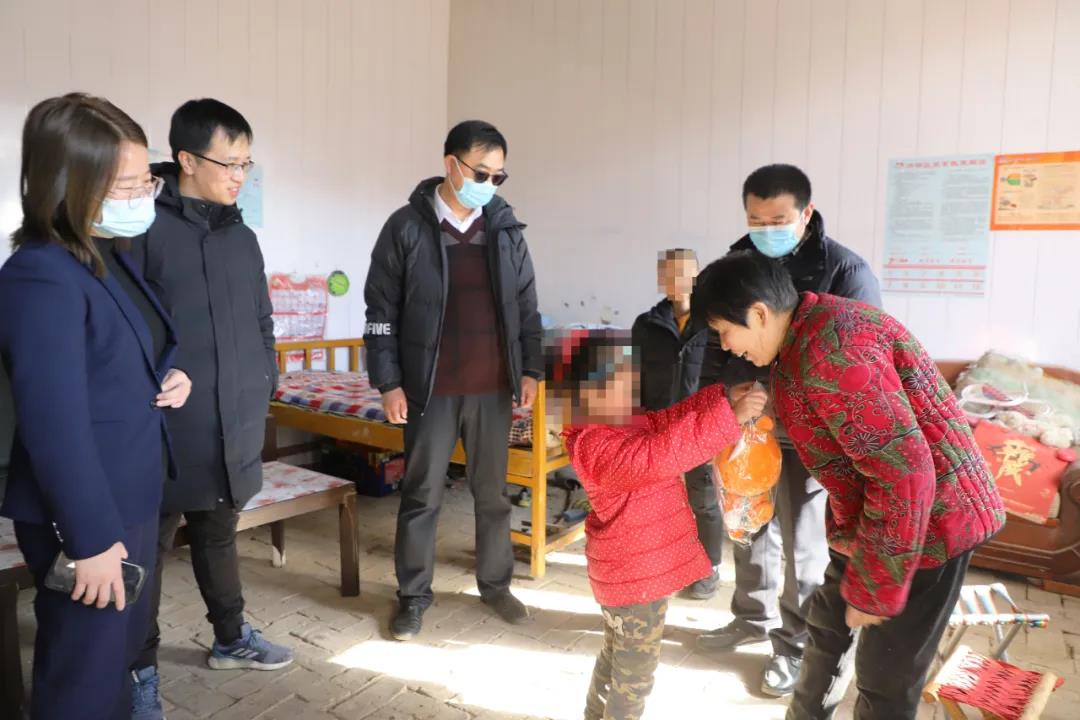 一處小屋 無(wú)限希望—團(tuán)區(qū)委攜手長(zhǎng)田實(shí)業(yè)到捐建“希望小屋”走訪慰問(wèn) 一處小屋 無(wú)限希望—團(tuán)區(qū)委攜手長(zhǎng)田實(shí)業(yè)到捐建“希望小屋”走訪慰問(wèn)