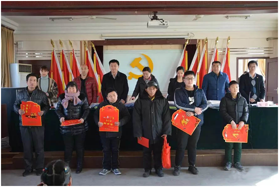 長田實業(yè)攜手共青團“青春扶貧?益暖泉城”青少年暖冬行動走進太平街道 長田實業(yè)攜手共青團“青春扶貧?益暖泉城”青少年暖冬行動走進太平街道