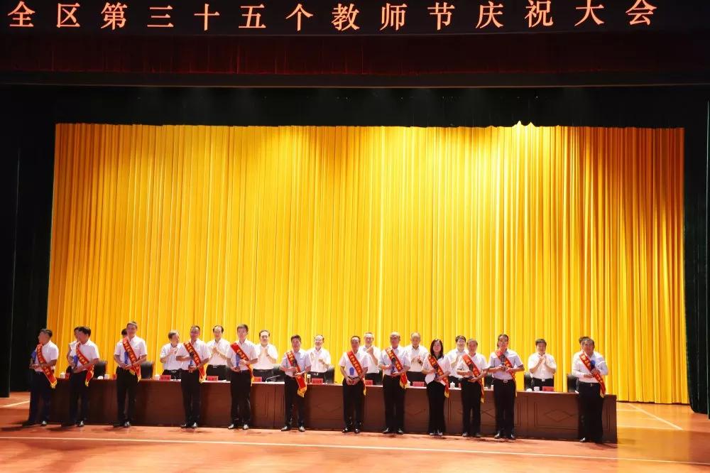 德善致遠(yuǎn) 長(zhǎng)田實(shí)業(yè)榮獲“捐資助學(xué)先進(jìn)單位”榮譽(yù)稱號(hào) 德善致遠(yuǎn) 長(zhǎng)田實(shí)業(yè)榮獲“捐資助學(xué)先進(jìn)單位”榮譽(yù)稱號(hào)