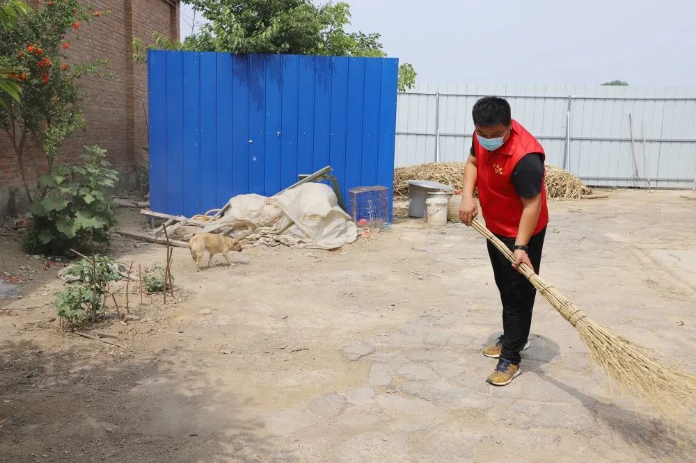 扶貧濟(jì)困獻(xiàn)愛心 真情幫扶暖人心 —長田實(shí)業(yè)團(tuán)委開展“金暉助老?青年文明號送溫暖”活動 扶貧濟(jì)困獻(xiàn)愛心 真情幫扶暖人心 —長田實(shí)業(yè)團(tuán)委開展“金暉助老?青年文明號送溫暖”活動